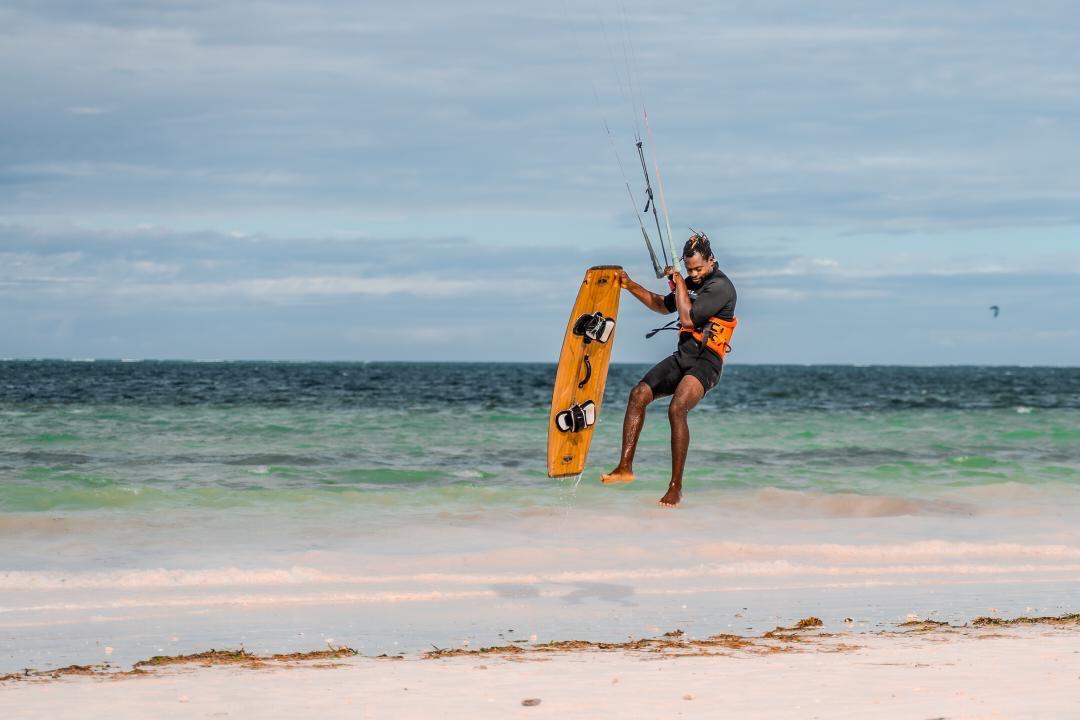 8-Hour Kiteboarding Lessons – photo 1